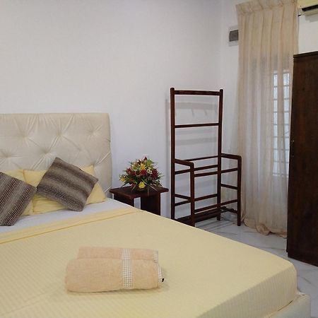 Living Home Negombo Quarto foto