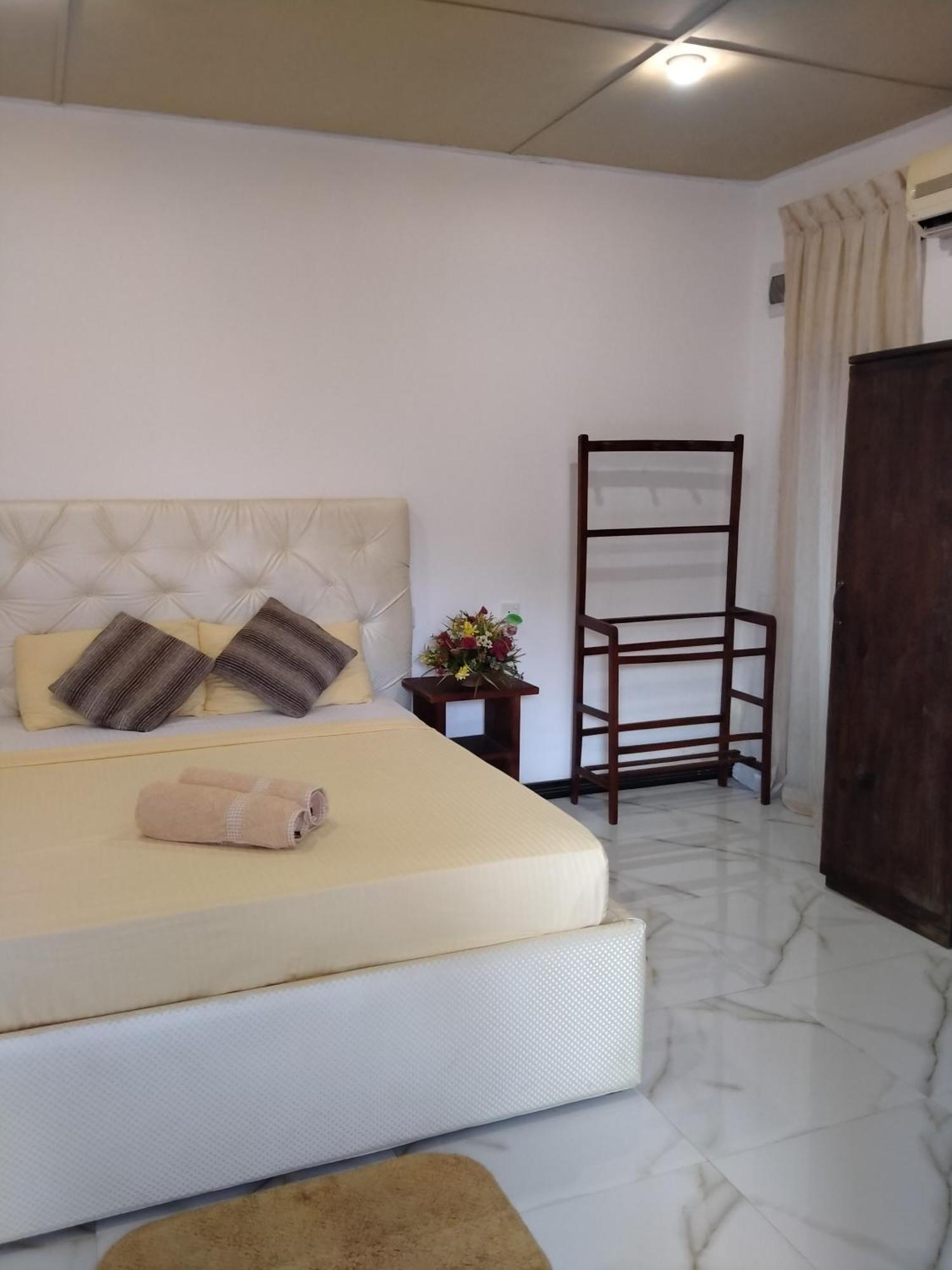 Living Home Negombo Quarto foto