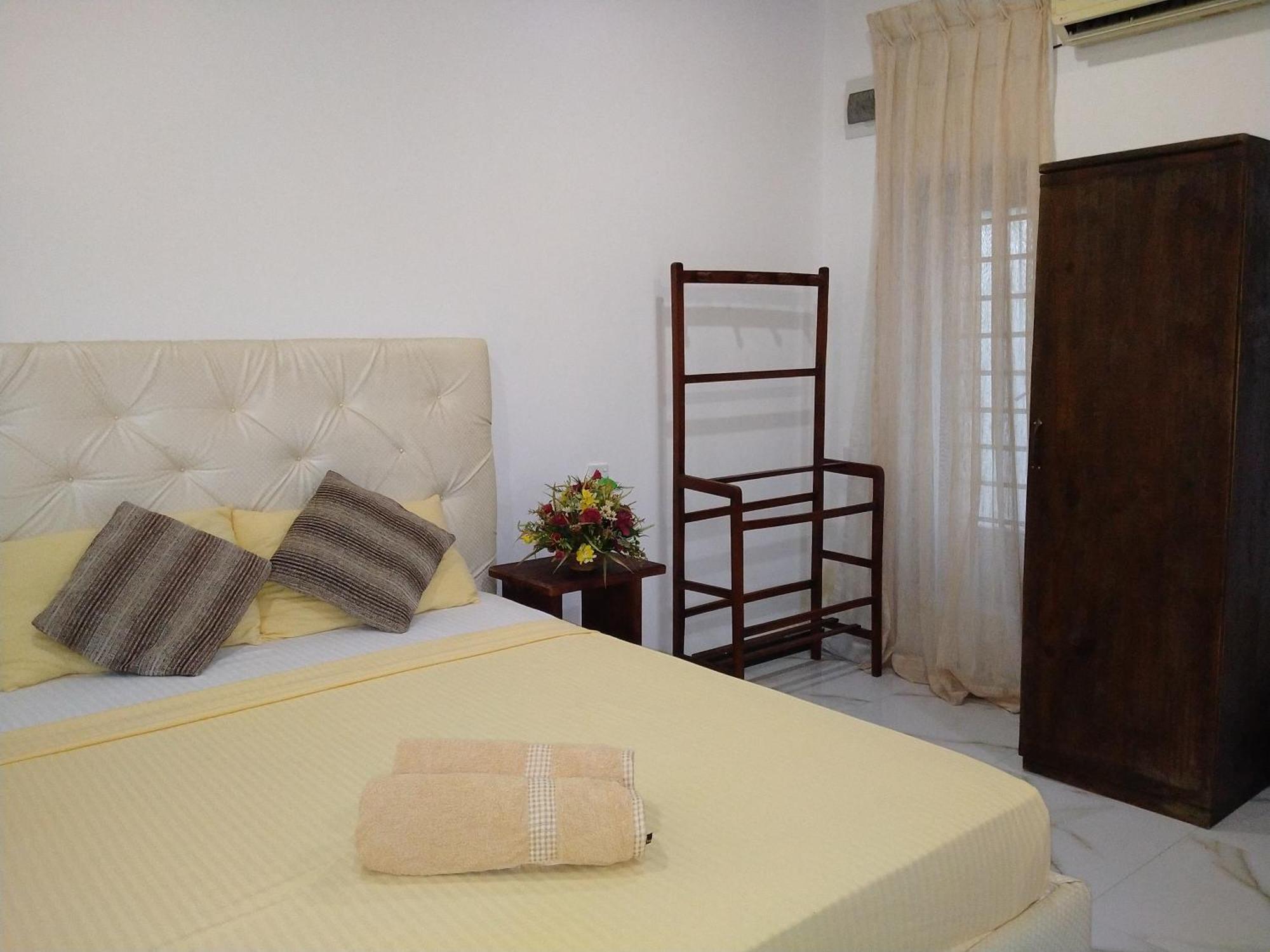 Living Home Negombo Quarto foto