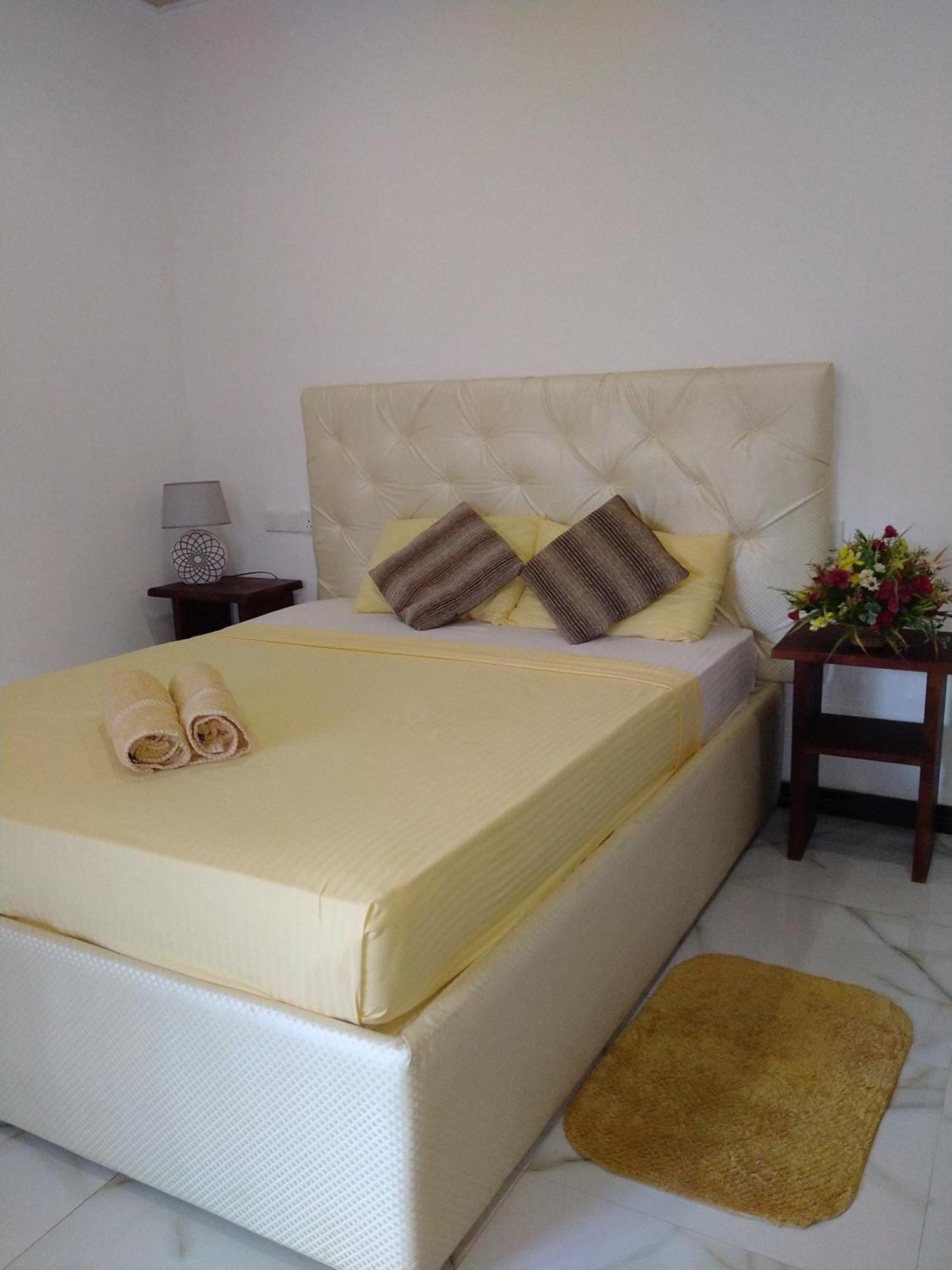 Living Home Negombo Quarto foto